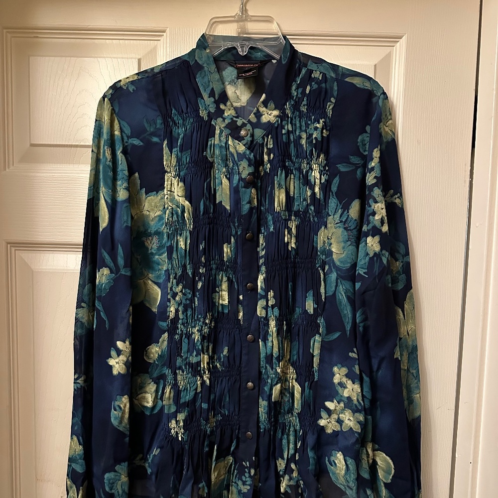 Francesca Rose || Size L || Long Sleeved Button Down Blouse || 100% Rayon